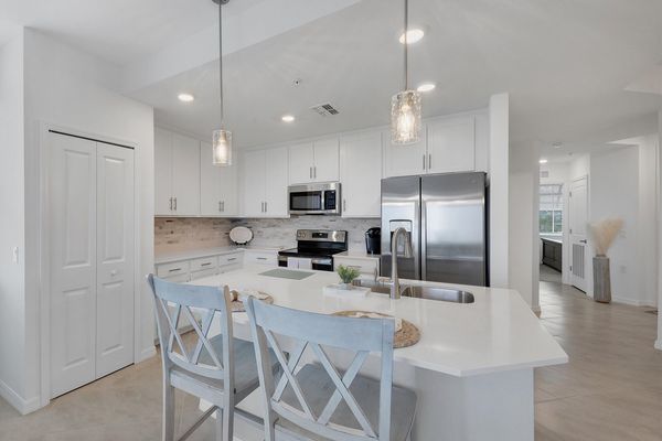 Breakfast bar seating for two in the kitchen