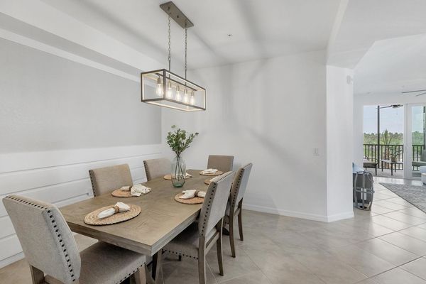 Seating for six at the dining table