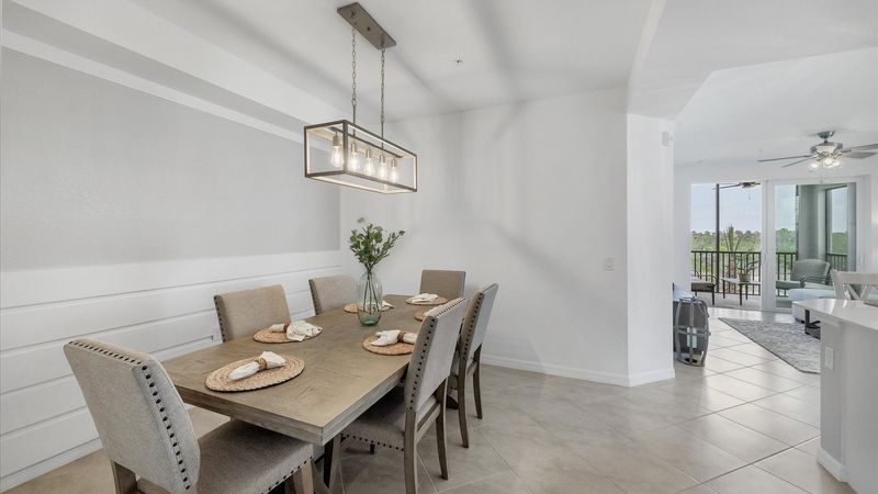 Seating for six at the dining table