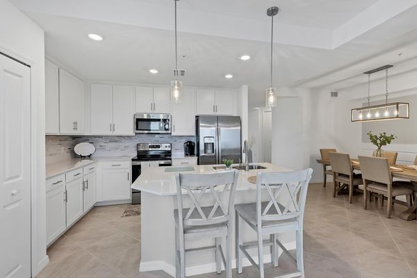 Great kitchen area with breakfast bar seating