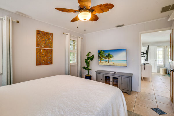 Bedroom 2 - Queen Bed