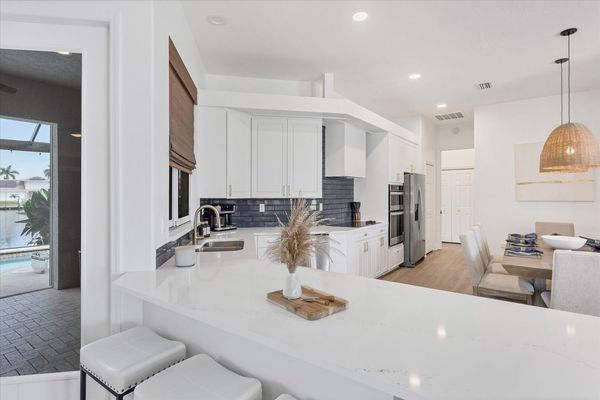 Spacious and bright kitchen