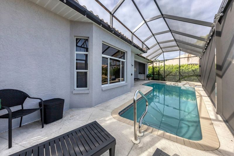Spacious pool deck
