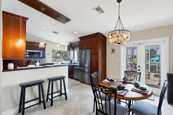Kitchen seating with breakfast bar