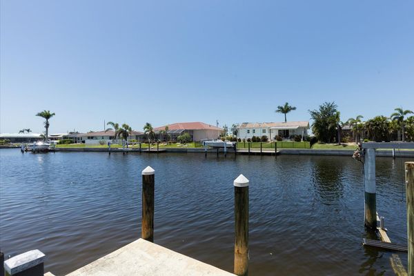Punta Gorda Canal- boat lift not for guest use- Brand New Dock! Size 54'x7'8" (Boat lift not available)