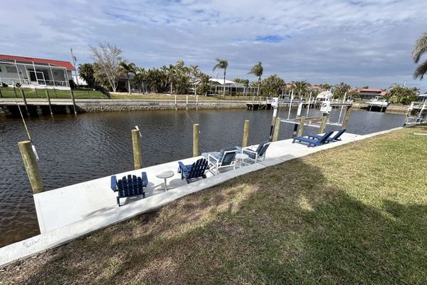 (Boat lift not available)