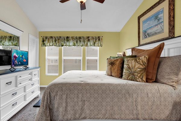 Master King Bedroom 1 (Angle)
32" Smart TV