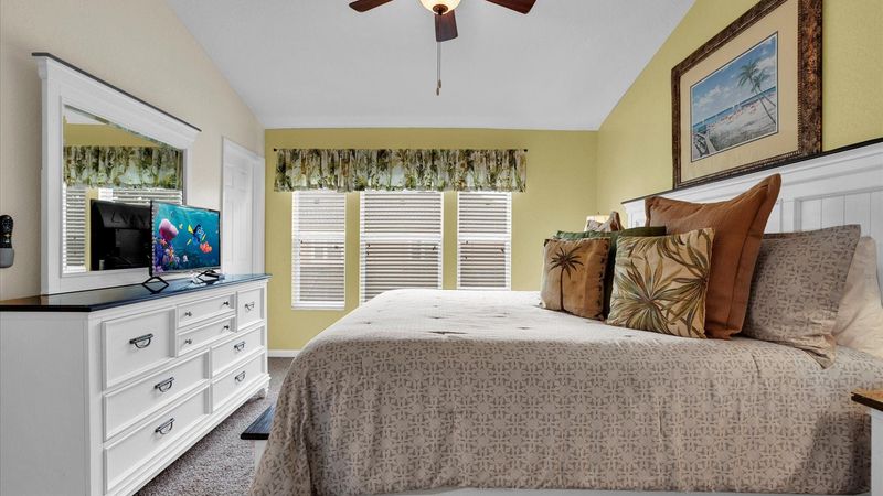 Master King Bedroom 1 (Angle)
32" Smart TV