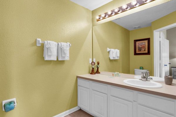 Master King Bathroom 1 Upstairs
Tub/Shower Combo