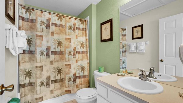 Two Twins Suite Bathroom 2 Upstairs
Tub/Shower Combo