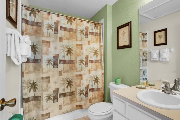 Two Twins Suite Bathroom 2 Upstairs
Tub/Shower Combo