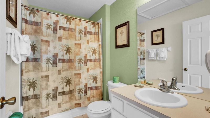 Two Twins Suite Bathroom 2 Upstairs
Tub/Shower Combo