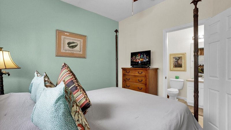 Queen Bedroom 3 (Angle)32" Smart TV