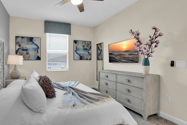 King Bedroom 2 (Angle) 
50" Smart TV