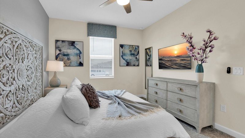 King Bedroom 2 (Angle) 
50" Smart TV