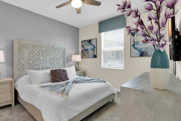 King Bedroom 2 Downstairs
Shared Bathroom