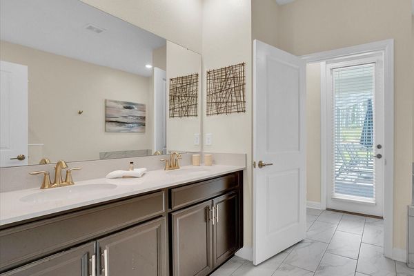 Master King Bathroom  Downstairs 1