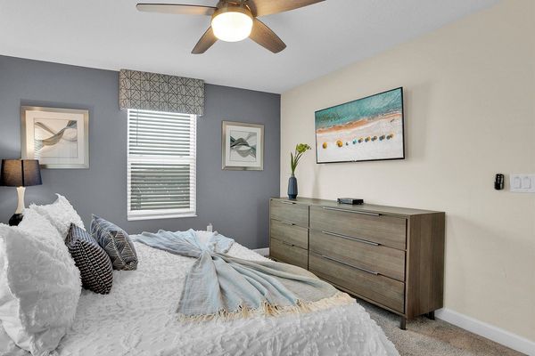 King Bedroom 4 (Angle)
50" Smart TV