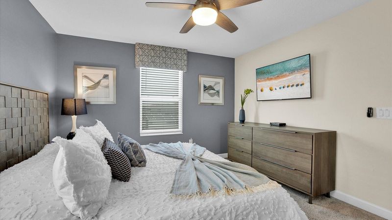 King Bedroom 4 (Angle)
50" Smart TV