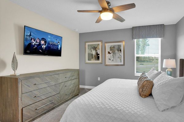 King Bedroom 6 (Angle)
50" Smart TV