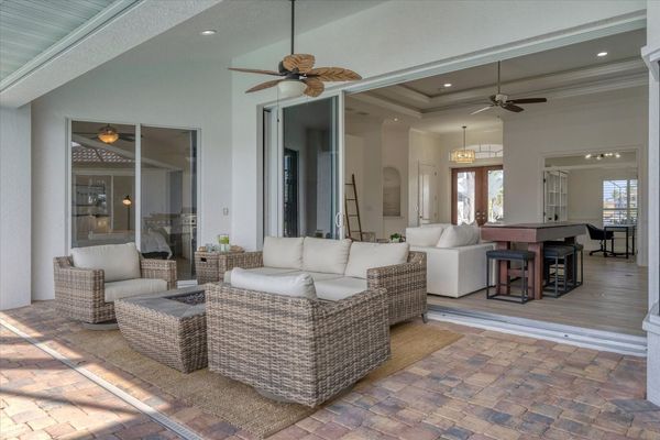 Beautiful lanai area