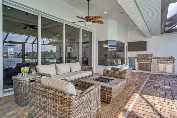 Beautiful lanai area