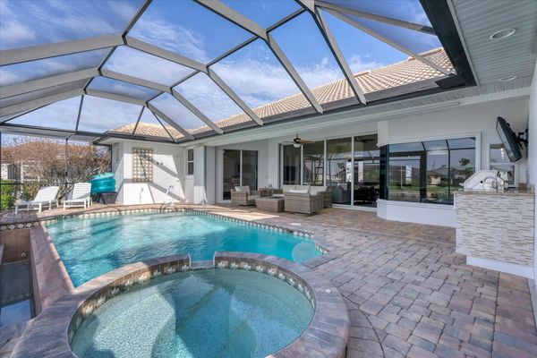 Infinity Pool with a great view of the canal
