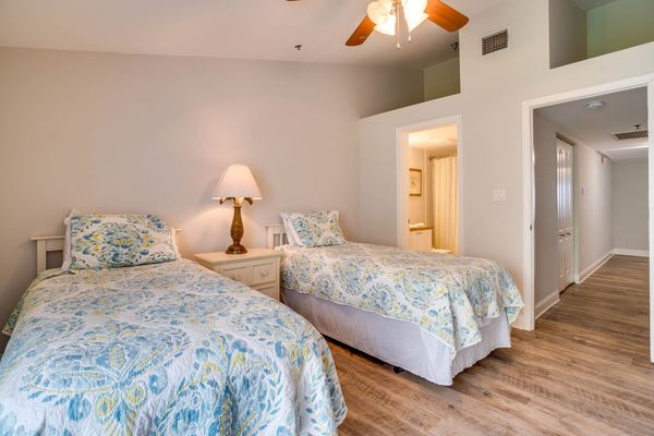 Bedroom 2 - 2 Twin Beds