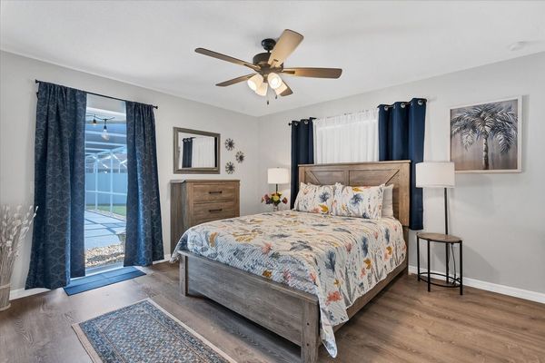 Queen Bedroom with lanai access