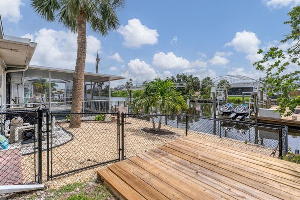 Big backyard (Boat lift not available)
