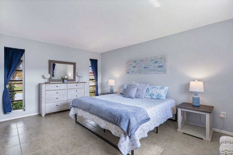 Second Bedroom with king bed no tv