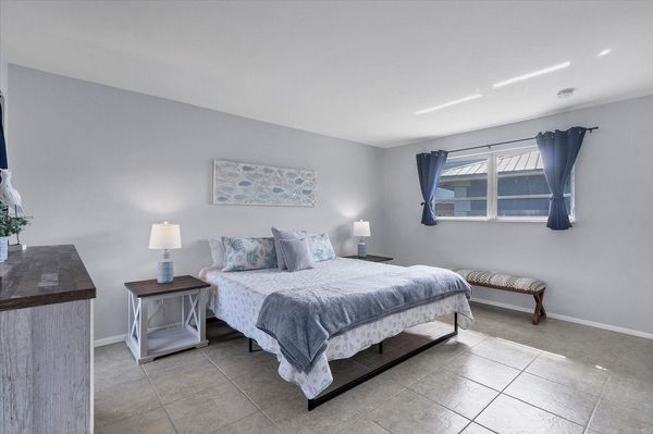 Second Bedroom with king bed no tv