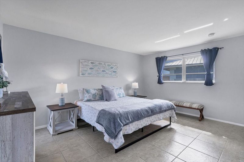 Second Bedroom with king bed no tv