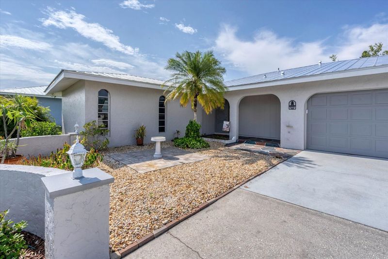 Florida entryway