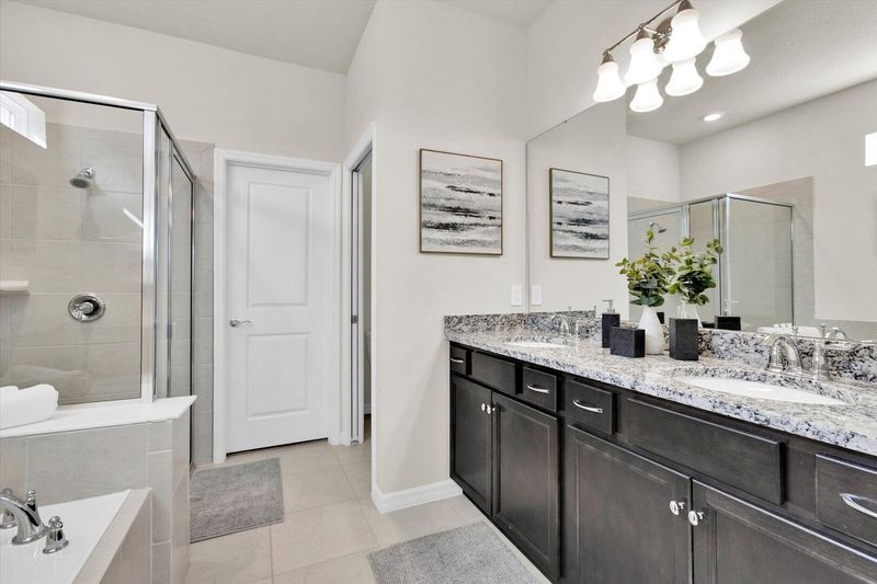 Master King Bathroom 1
Downstairs
Tub and Shower