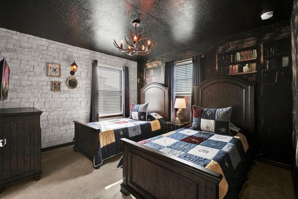 Two Twins Suite Bedroom 4 Upstairs
Attached Bathroom
Harry Potter Theme