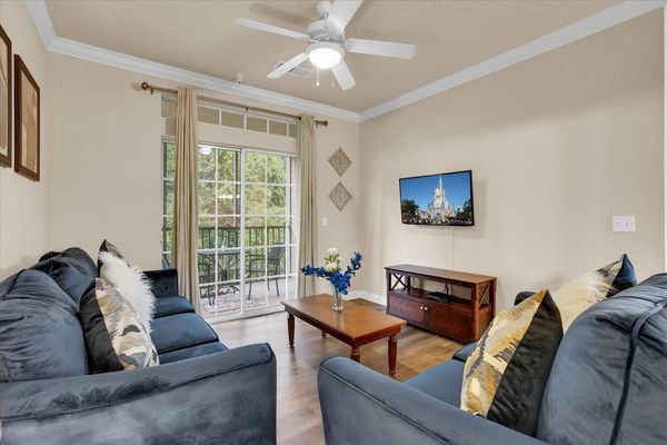 Living Room (Angle 2)
40" Smart TV