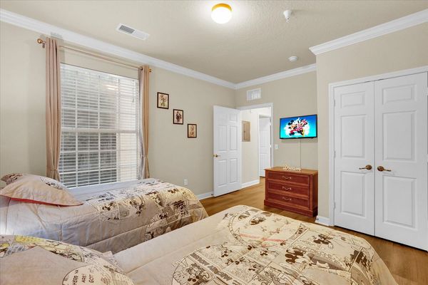 Two Twins Bedroom 3 (Angle)
32" Smart TV