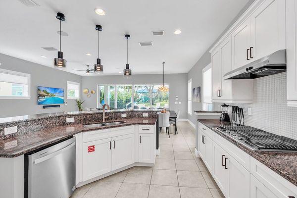 This dream kitchen will certainly be a favorite for those who love to cook