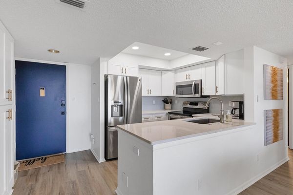 Open, fully-equipped kitchen. Beautiful flooring.