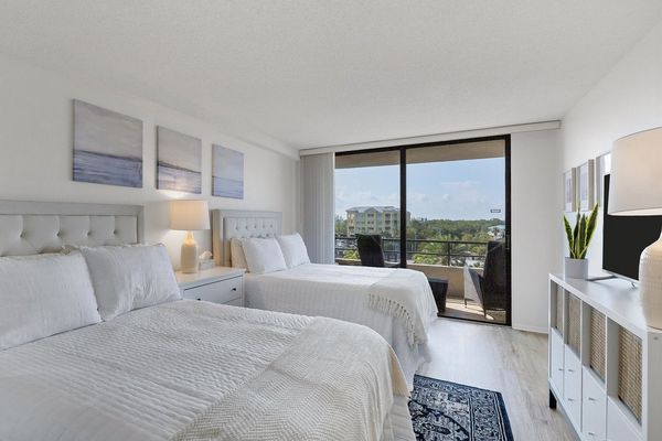 Second bedroom with balcony access