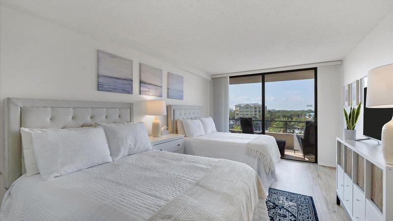 Second bedroom with balcony access