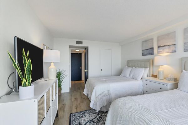 Two queen beds, 47" Smart TV