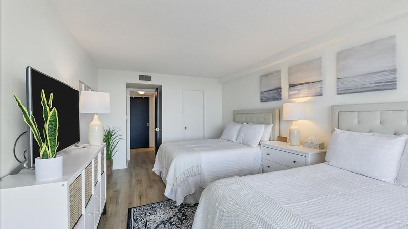 Two queen beds, 47" Smart TV