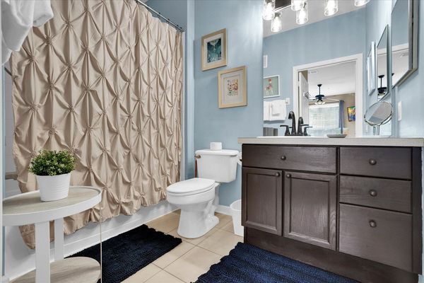 Master King Bathroom 1
Tub/Shower Combo