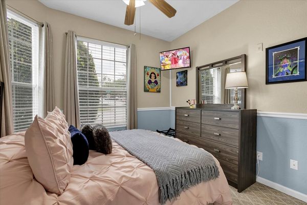 Queen Bedroom 2 (Angle)
32" Roku TV