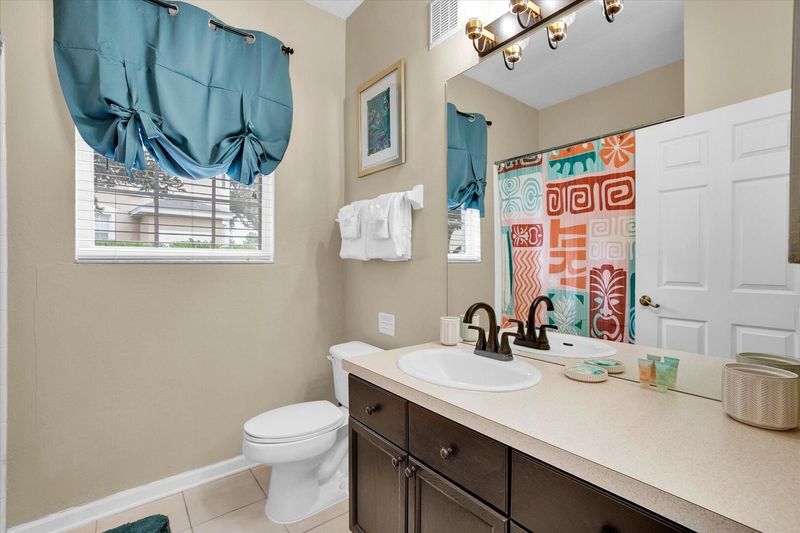 Hall Bathroom 2
Tub/shower Combo