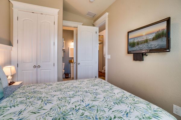 Bedroom 2 - Queen Bed