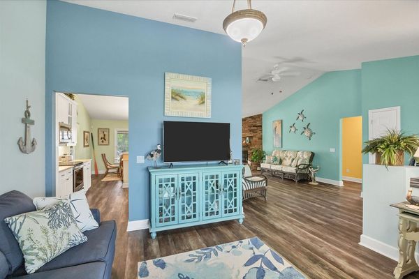 Living Room
50” Smart TV