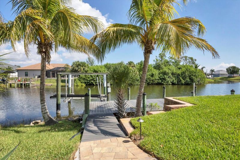 Walkway to the dock (Boat lift not available)